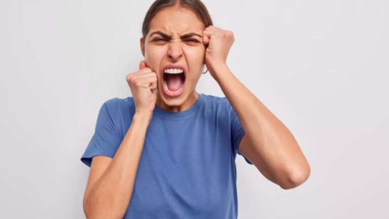 क्या आपको भी आता है बार-बार गुस्सा, तो इन तरीकों से काबू पाया जा सकता है गुस्से पर – जानें कैसे