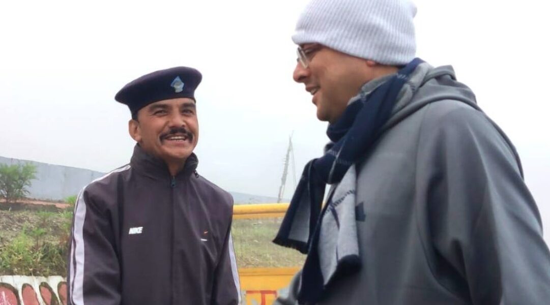 सीएम धामी ने भराड़ीसैंण में सुरक्षाकर्मियों से की मुलाकात