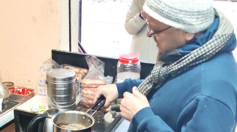 गैरसैंण में सीएम धामी ने ली चाय की चुस्कियां