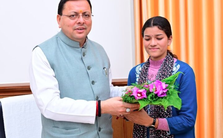 सारकोट ग्राम प्रधान ने सीएम धामी से की भेंट