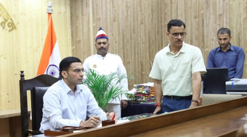 देहरादून: नशे के आदत वाले बेटों से परेशान मां ने डीएम से लगाई गुहार, डीएम ने लिया सख्त फैसला