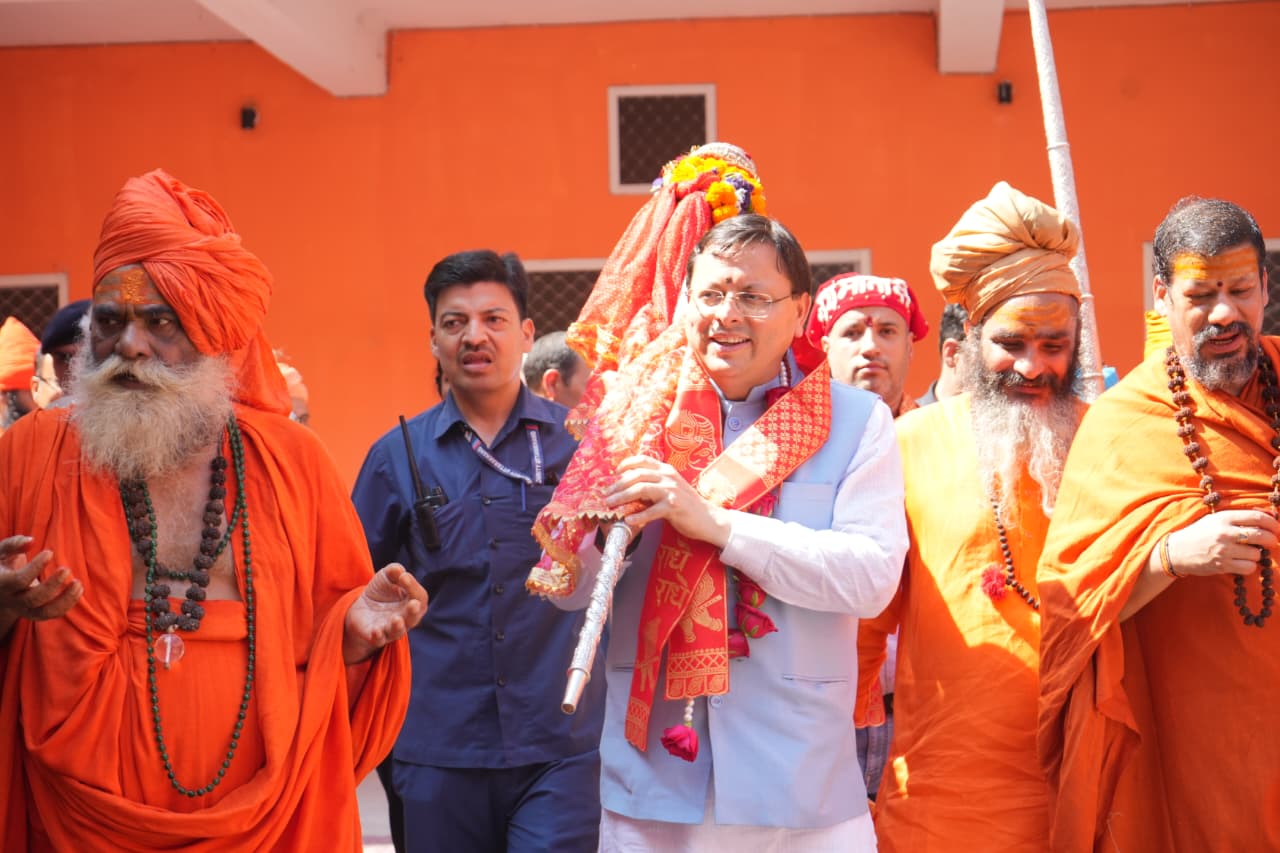 मुख्यमंत्री ने छड़ी यात्रा को धार्मिक आस्था और सांस्कृतिक गौरव का प्रतीक बताया।