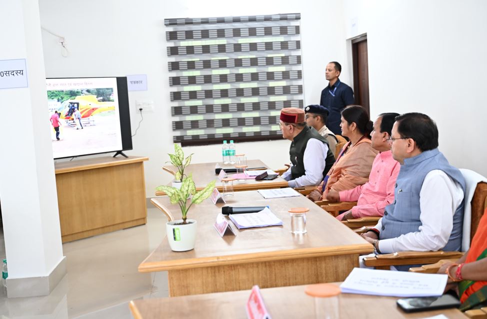 रुद्रप्रयाग के आपदा प्रभावित क्षेत्रों का जायजा लेकर मुख्यमंत्री ने कहा – पीड़ितों को राहत पहुंचाना सरकार की सर्वोच्च प्राथमिकता है।