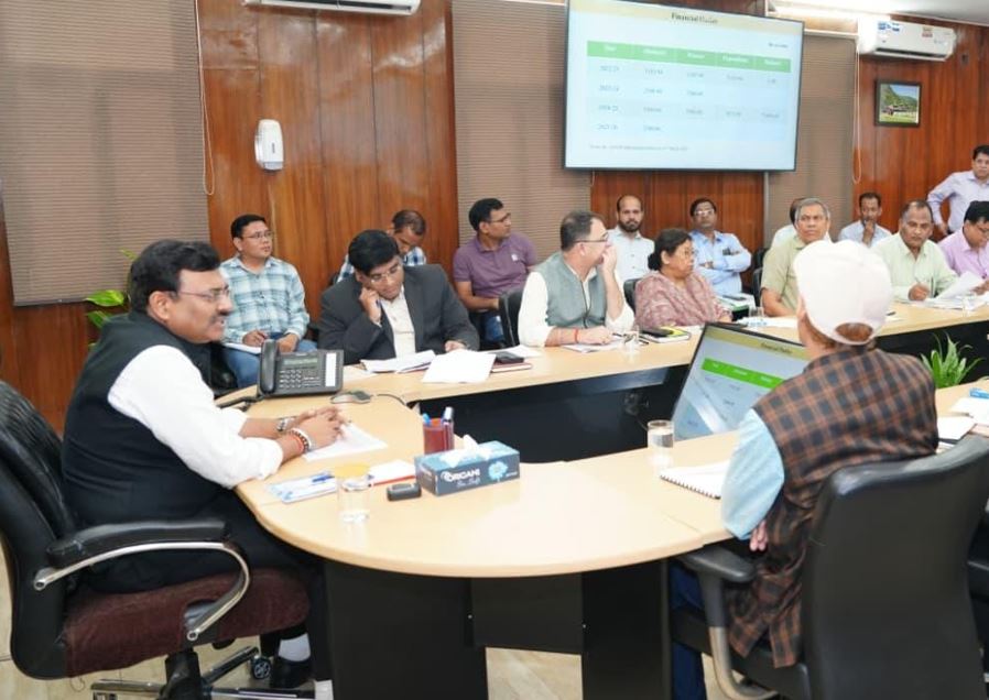 राष्ट्रीय कृषि विकास योजना (सीएम-आरकेवीवाई) की राज्य स्तरीय बैठक मुख्य सचिव आनन्द बर्द्धन की अध्यक्षता में हुई।