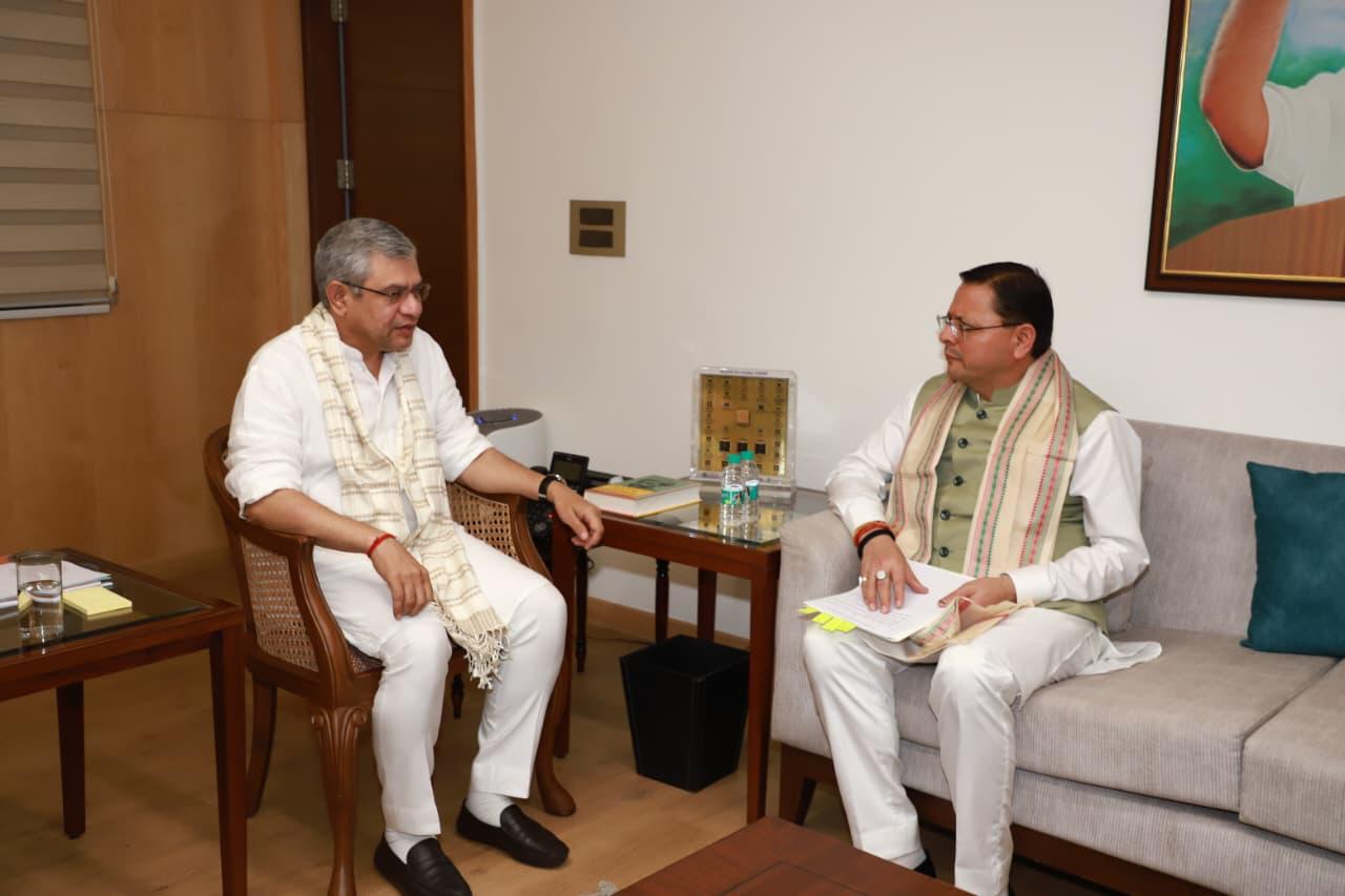 मुख्यमंत्री पुष्कर सिंह धामी ने दिल्ली में केंद्रीय रेल मंत्री से उत्तराखंड की रेल परियोजनाओं पर बातचीत की।