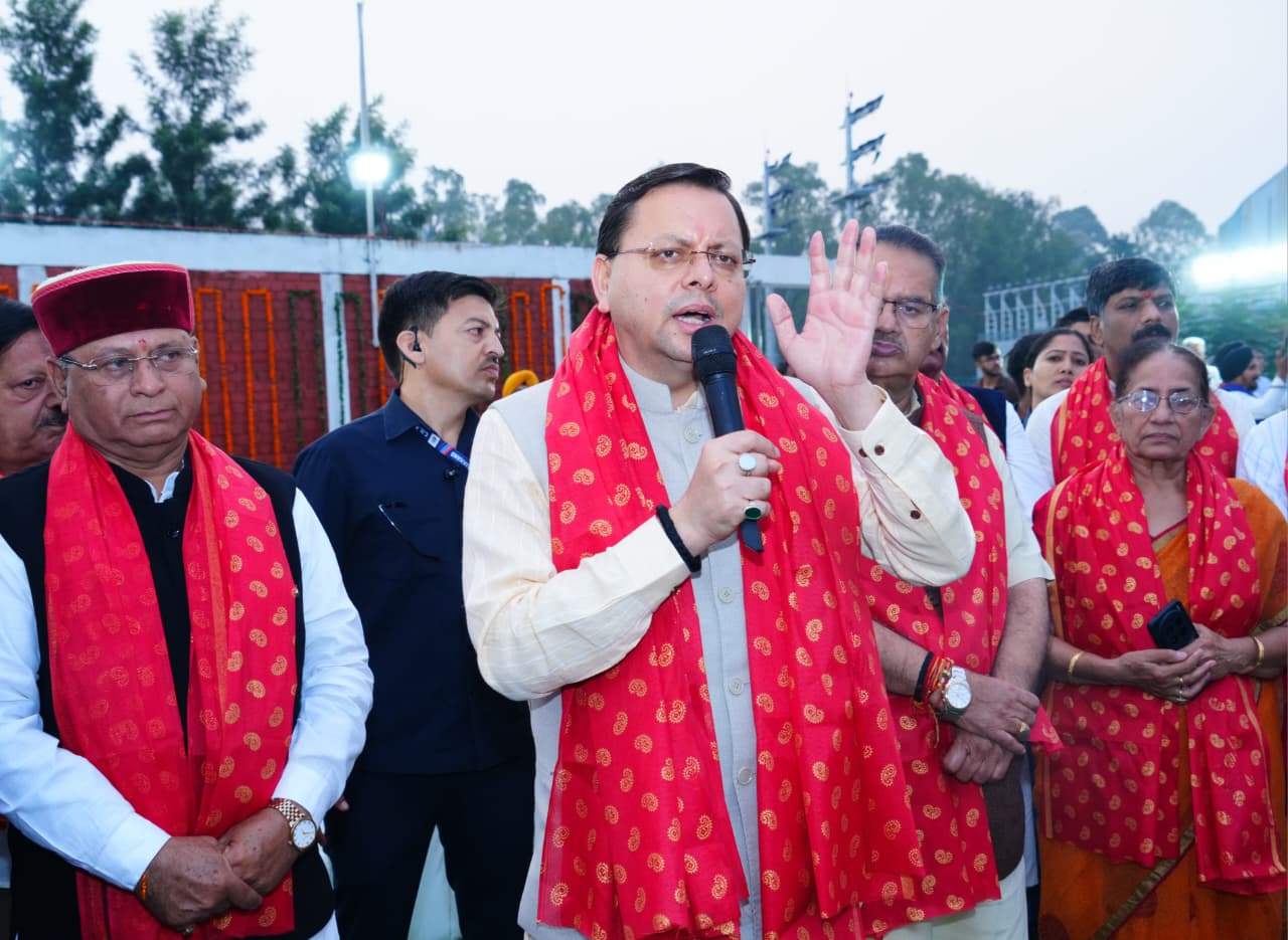 सीएम धामी ने परेड ग्राउंड से जनता को विजयदशमी की शुभकामनाएँ दीं