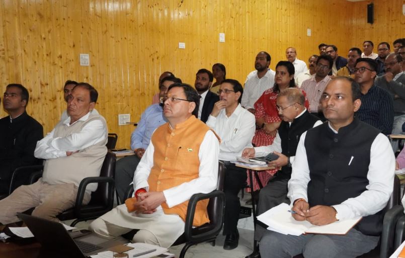 टनकपुर में 3300 करोड़ की शारदा कॉरिडोर परियोजना पर सीएम धामी ने की समीक्षा बैठक।