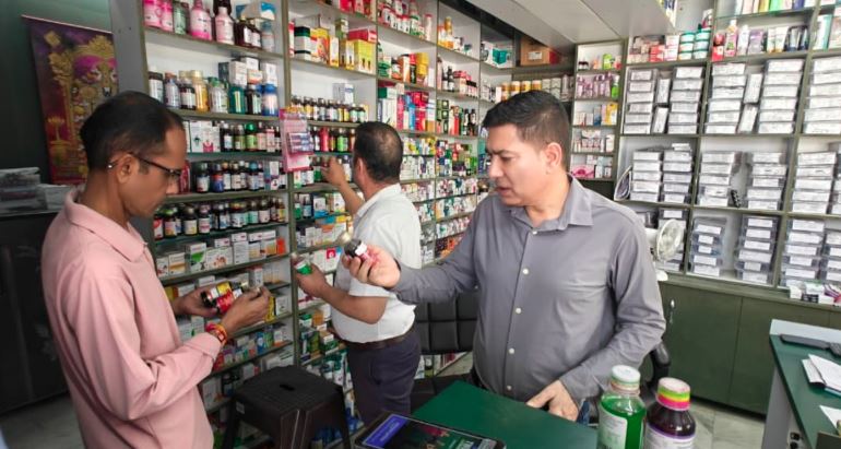 प्रदेशभर में एफडीए का एक्शन मोड, प्रतिबंधित कफ सिरप पर गिरा सरकार का शिकंजा।