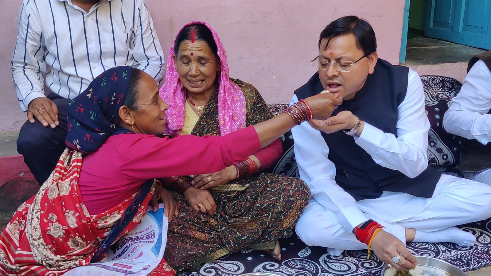 मुख्यमंत्री धामी ने भौंर गांव जाकर आपदा प्रभावित परिवारों से मुलाकात की।