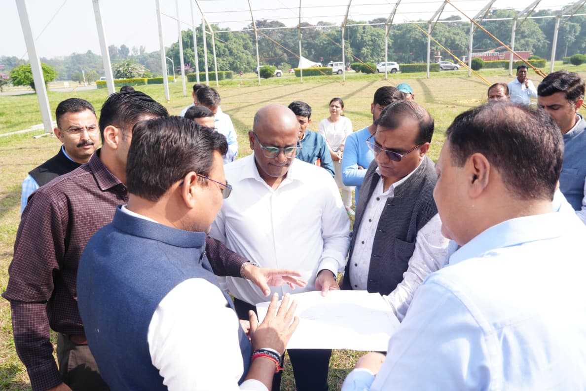 मुख्य सचिव आनन्द बर्द्धन ने FRI में 9 नवम्बर को प्रस्तावित मुख्य कार्यक्रम की व्यवस्थाओं का मुआयना किया।