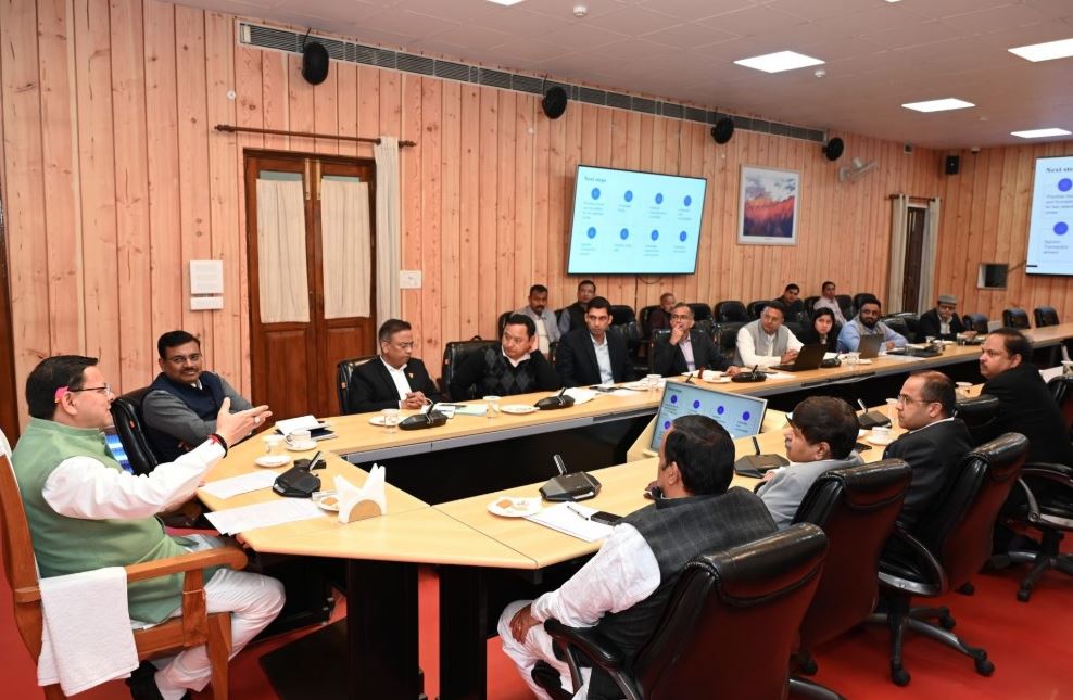 सीएम ने अधिकारियों को हर मंडल में स्प्रिचुअल इकोनॉमिक ज़ोन विकसित करने की तैयारी तेज करने को कहा।