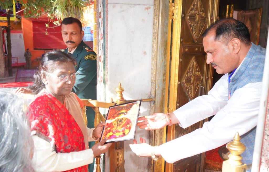 राष्ट्रपति द्रौपदी मुर्मू ने मां नैना देवी से प्रदेश की खुशहाली की कामना की।