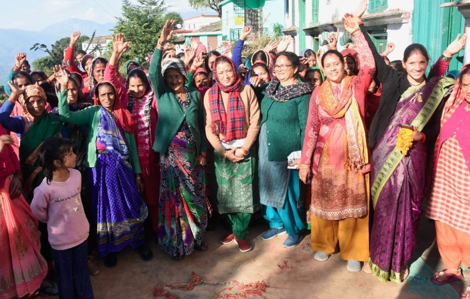 रेखा आर्या ने विकास योजनाओं के लिए 23 लाख से ज्यादा की घोषणा की