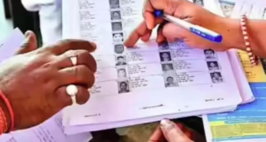 चुनाव आयोग की अपील- नया वोट बनवाना हो या पता बदलना, एसआईआर से पहले निपटाएँ सारे काम