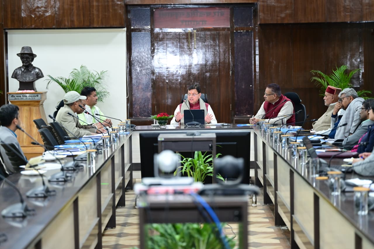 मुख्यमंत्री ने निर्देशित किया कि हर्बल विकास कार्यों को सुचारू बनाने के लिए ग्राम स्तर पर क्लस्टर तैयार किए जाएँ।