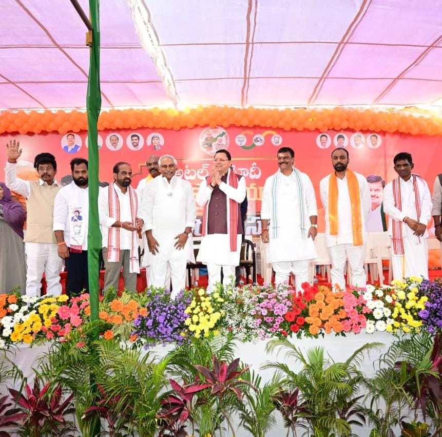 रविवार को सीएम धामी ने अटल बिहारी वाजपेयी की प्रतिमा अनावरण समारोह में सहभागिता की।