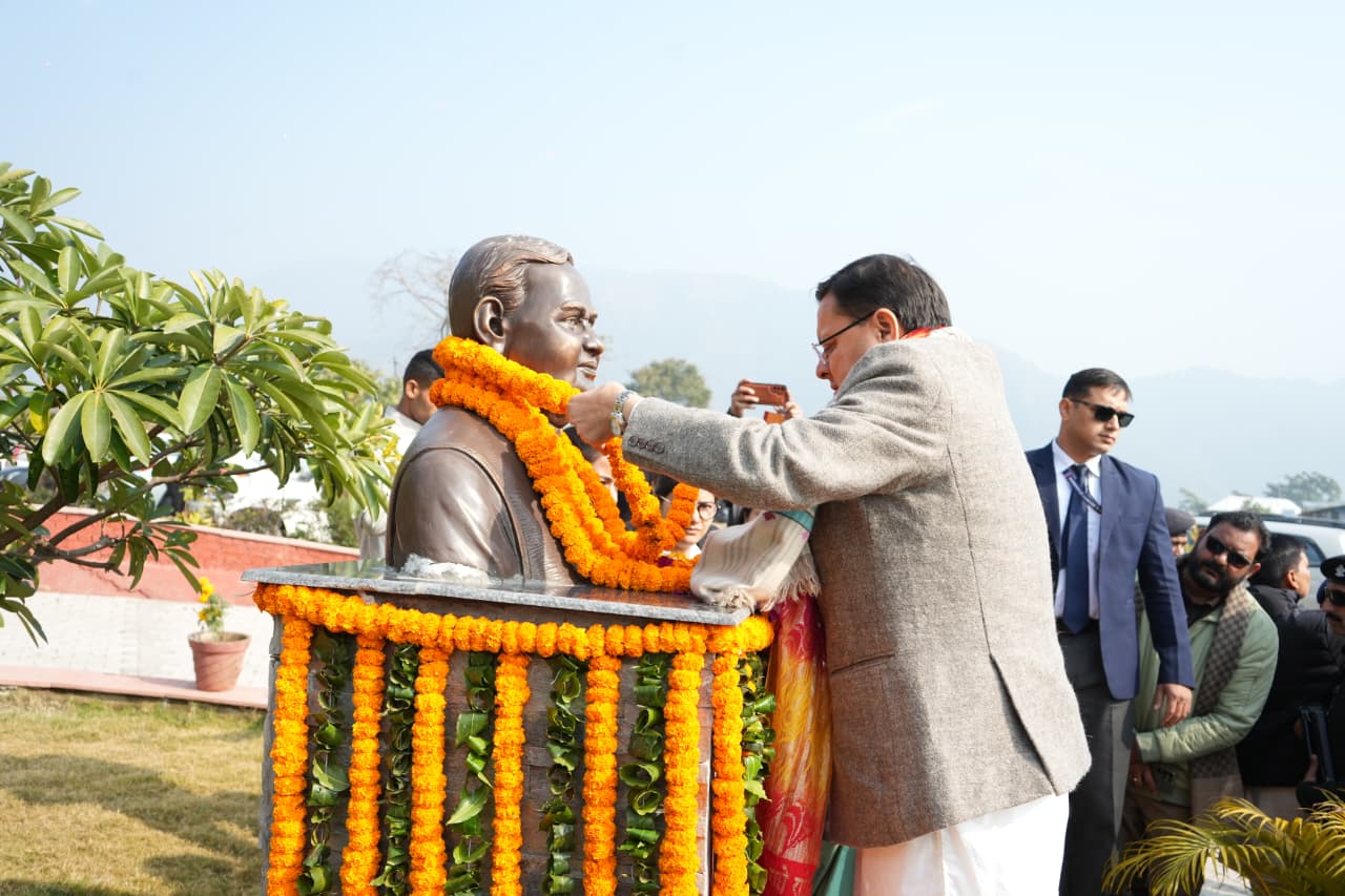 मुख्यमंत्री पुष्कर सिंह धामी ने अटल जयंती अवसर पर अटल स्मृति व्याख्यान माला-2025 में भाग लिया।