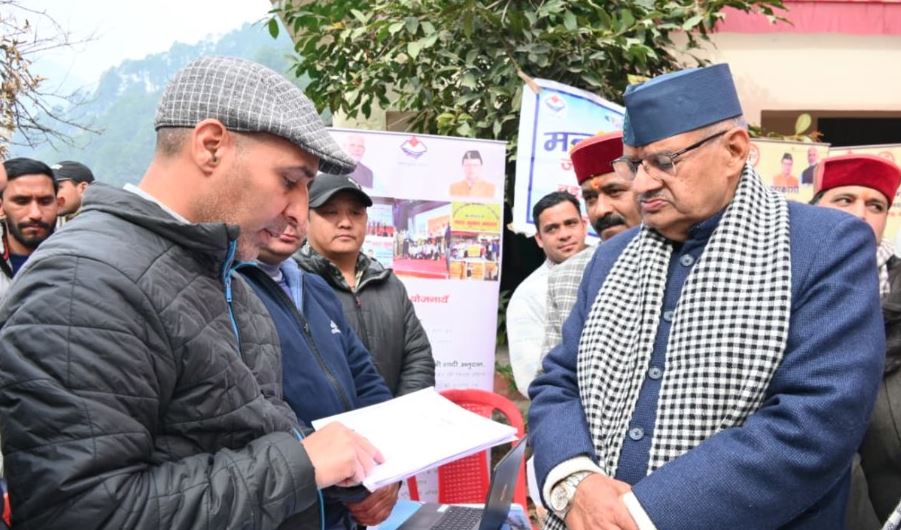 जन-जन की सरकार, जन-जन के द्वार- उत्तरकाशी में कैबिनेट मंत्री गणेश जोशी ने सुनीं जन समस्याएं