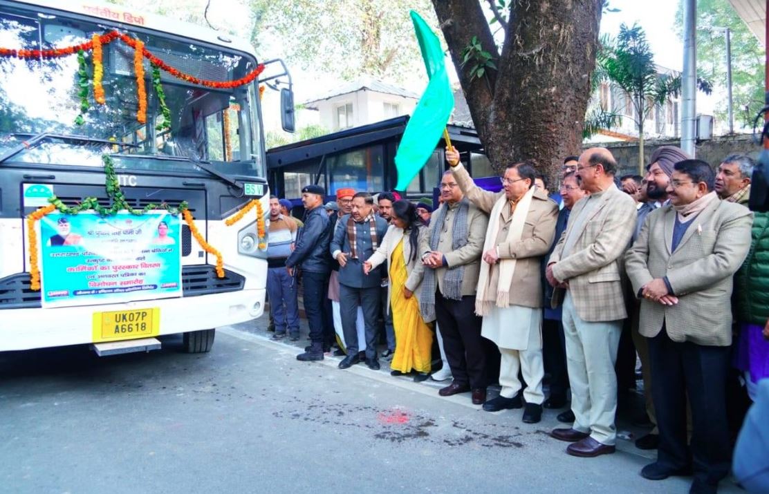 सीएम धामी ने 112 नई बसों को दिखाई हरी झंडी