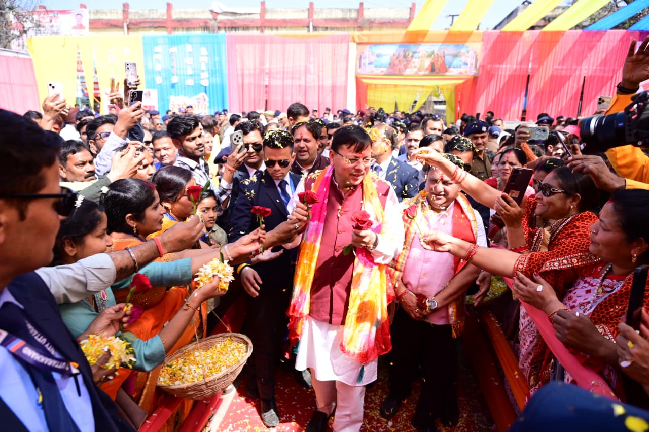 काशीपुर रंगोत्सव होली मिलन समारोह में शामिल हुए मुख्यमंत्री पुष्कर सिंह धामी।