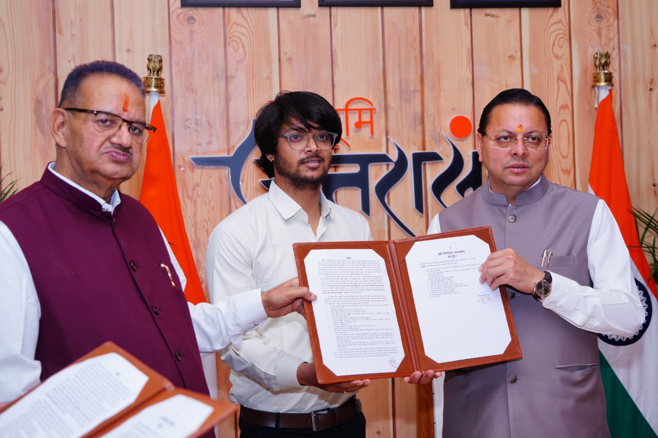 मुख्यमंत्री धामी ने कृषि एवं कृषक कल्याण विभाग के अंतर्गत मानचित्रक के पद पर चयनित 12 अभ्यर्थियों को नियुक्ति पत्र प्रदान किए।