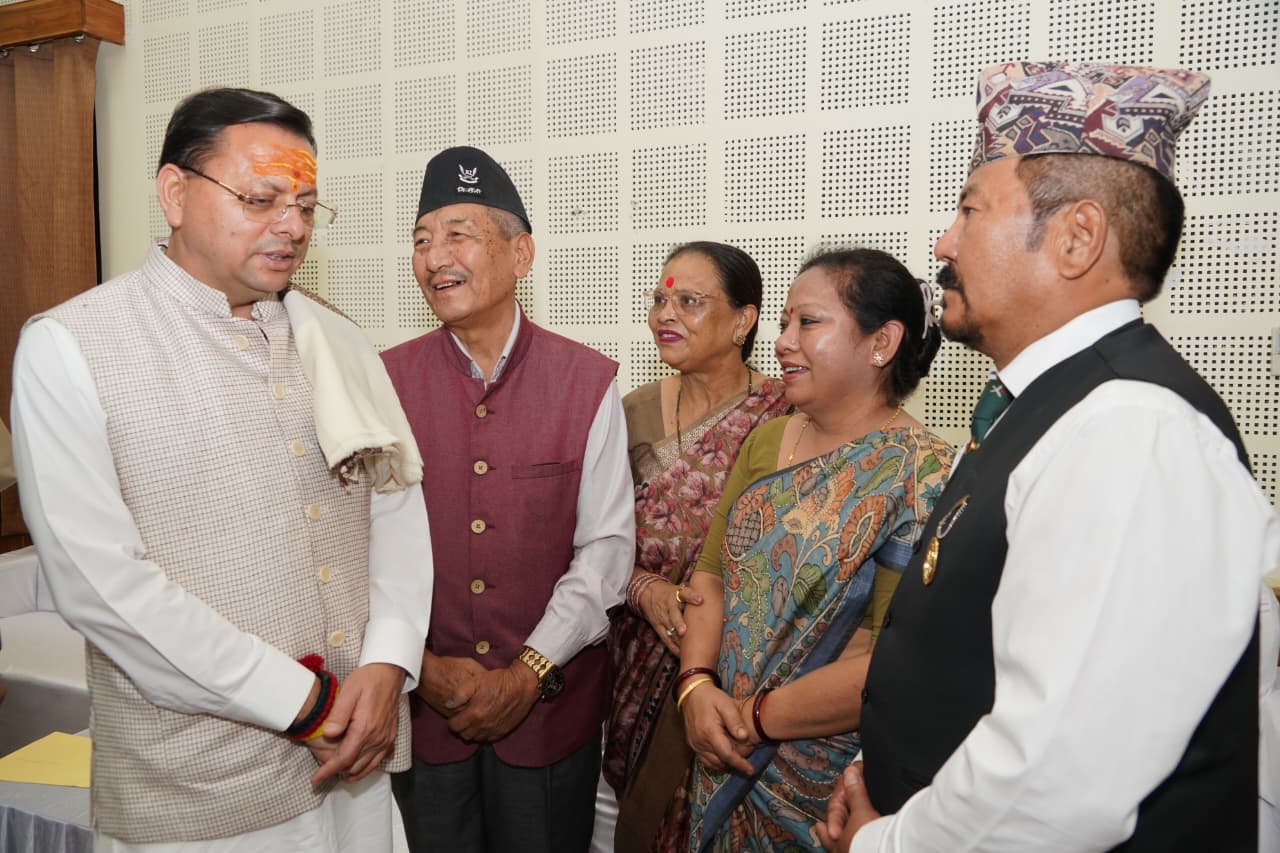 मुख्यमंत्री पुष्कर सिंह धामी ने मुख्य सेवक सदन में जनसुनवाई कर लोगों की समस्याएं सुनीं।
