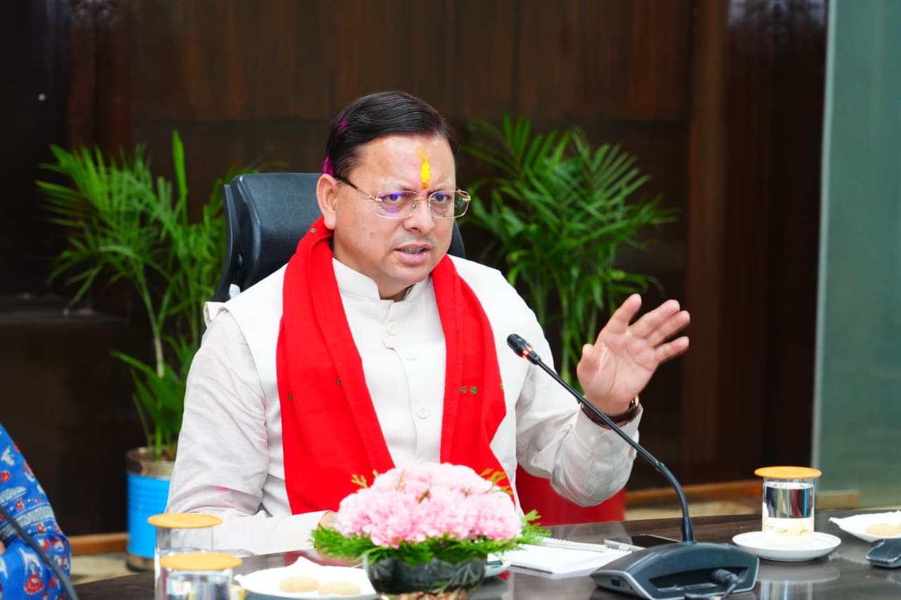 बिना तैयारी बैठक में पहुंचे अधिकारियों पर सीएम धामी सख्त, जताई कड़ी नाराजगी