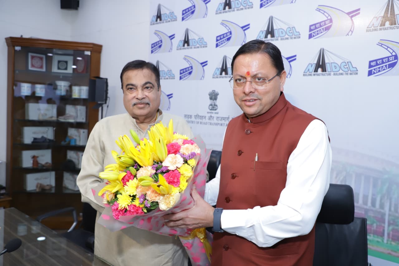 राज्य के सड़क नेटवर्क को सशक्त बनाने के लिए मुख्यमंत्री ने केन्द्रीय मंत्री की अध्यक्षता में आयोजित बैठक किया प्रतिभाग