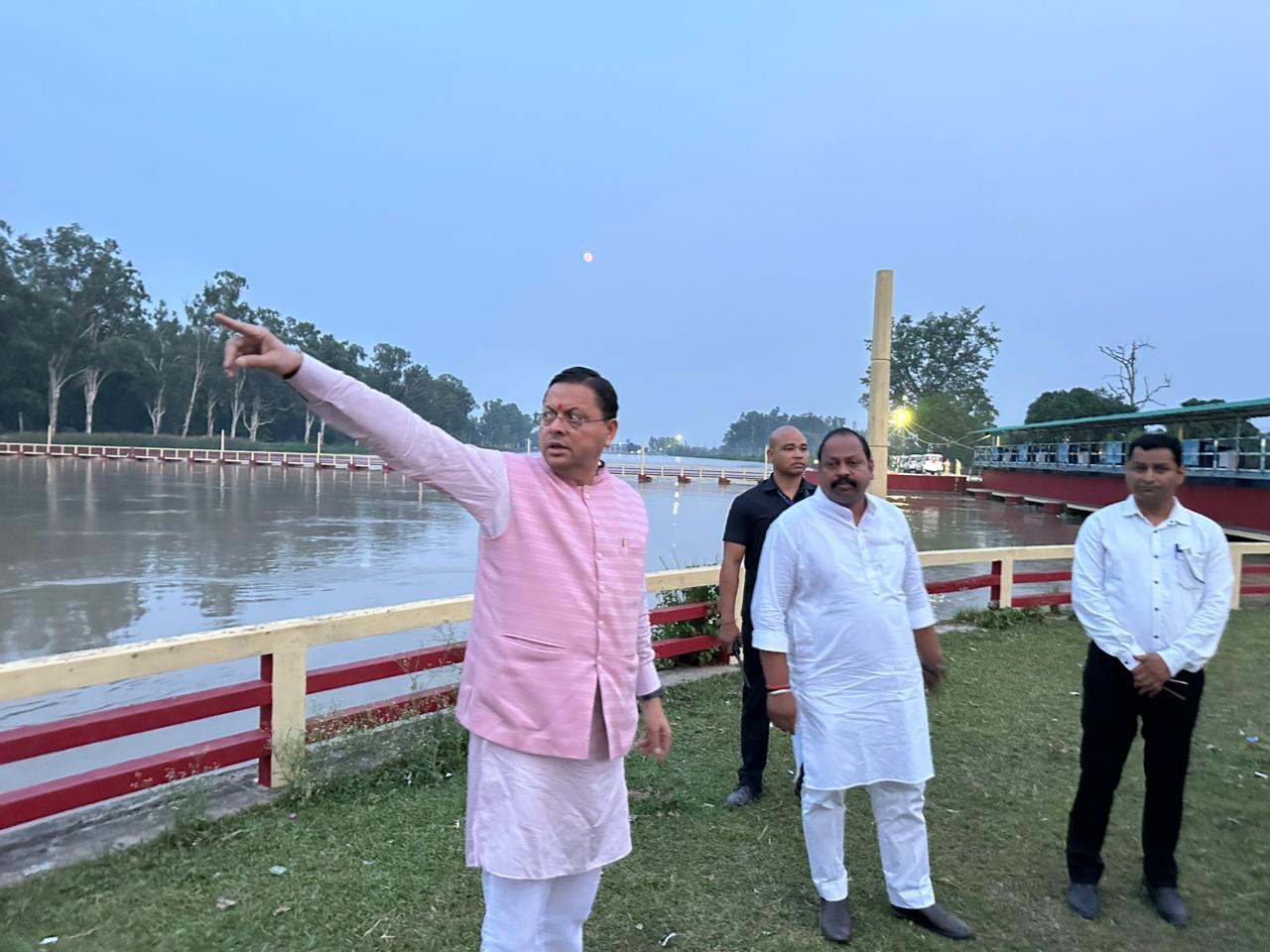 मुख्यमंत्री पुष्कर सिंह धामी ने खटीमा के लोहियाहेड वाटर बाईपास का किया स्थलीय निरीक्षण