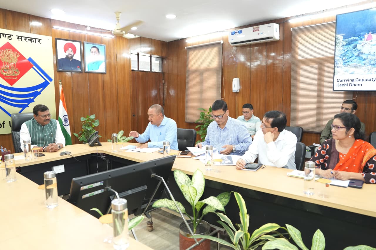 आनन्द बर्द्धन ने संबंधित अधिकारियों के साथ मेले की व्यवस्थाओं की समीक्षा की।