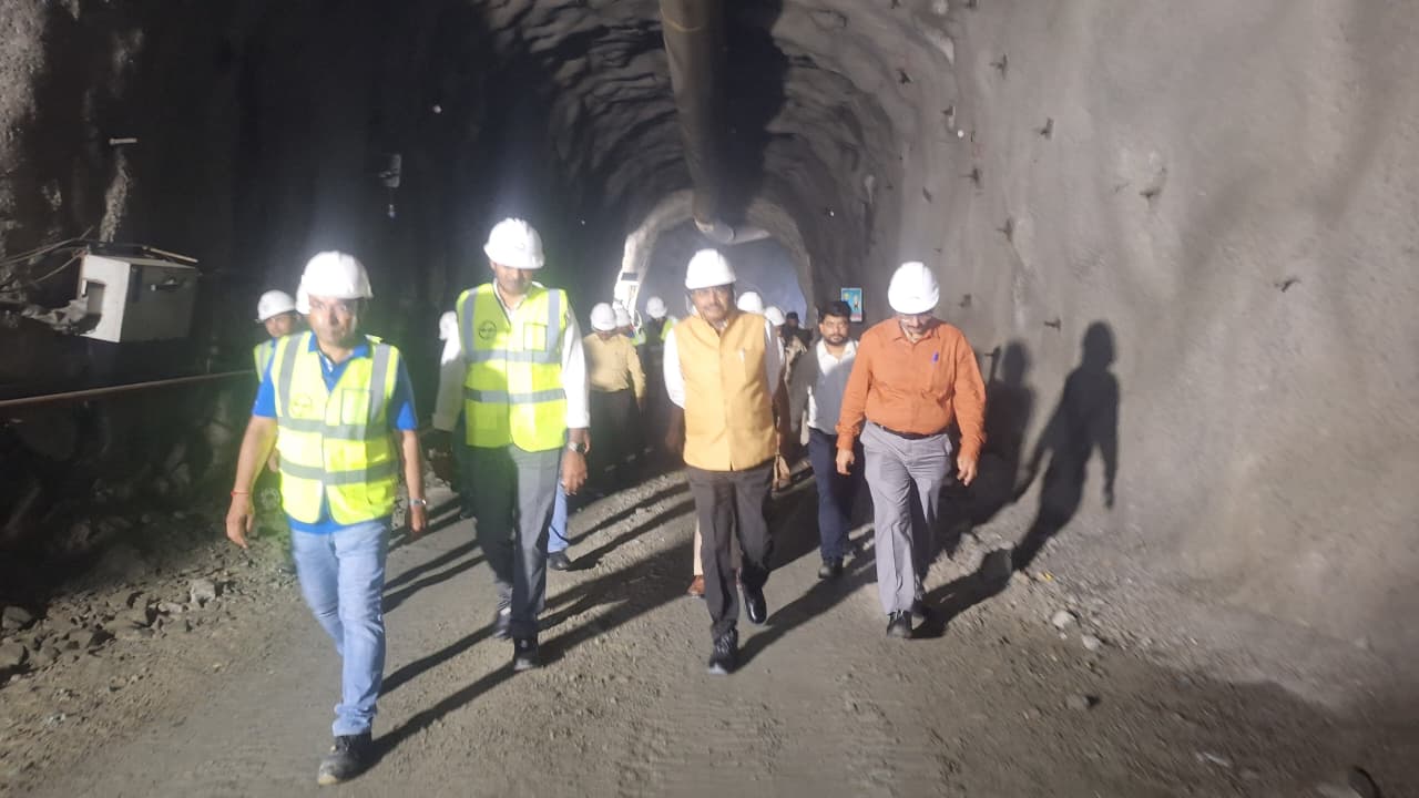 मुख्य सचिव आनन्द बर्द्धन ने किया लखवाड़ बहुउद्देशीय परियोजना का स्थलीय निरीक्षण