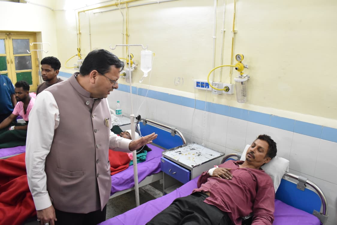 मायापुर टनल हादसा :  सीएम धामी ने अस्पताल पहुंचकर घायल श्रमिकों का जाना हाल