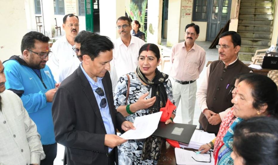आयुक्त दीपक रावत ने किया SIR कार्यों का स्थलीय निरीक्षण