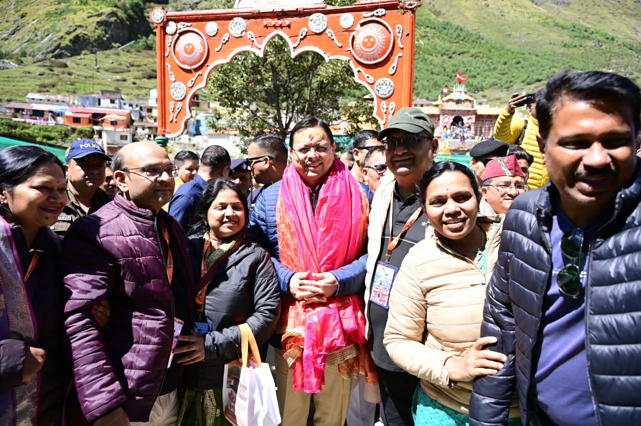 श्री बदरीनाथ धाम में मुख्यमंत्री ने की पूजा-अर्चना, मास्टर प्लान के कार्यों का लिया जायजा