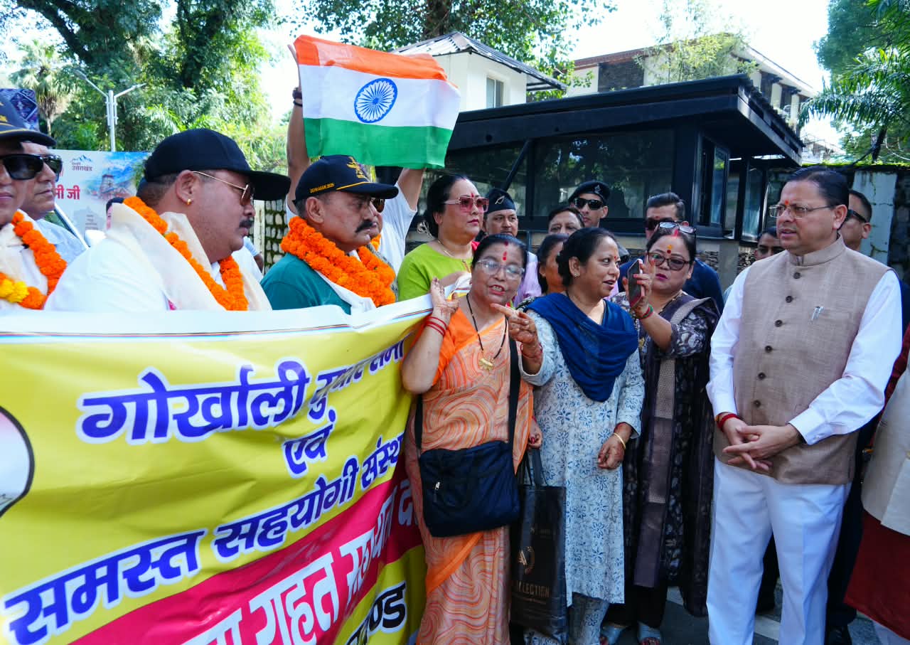 मुख्यमंत्री धामी ने नेपाल आपदा राहत सहायता दल को हरी झंडी दिखाकर किया रवाना
