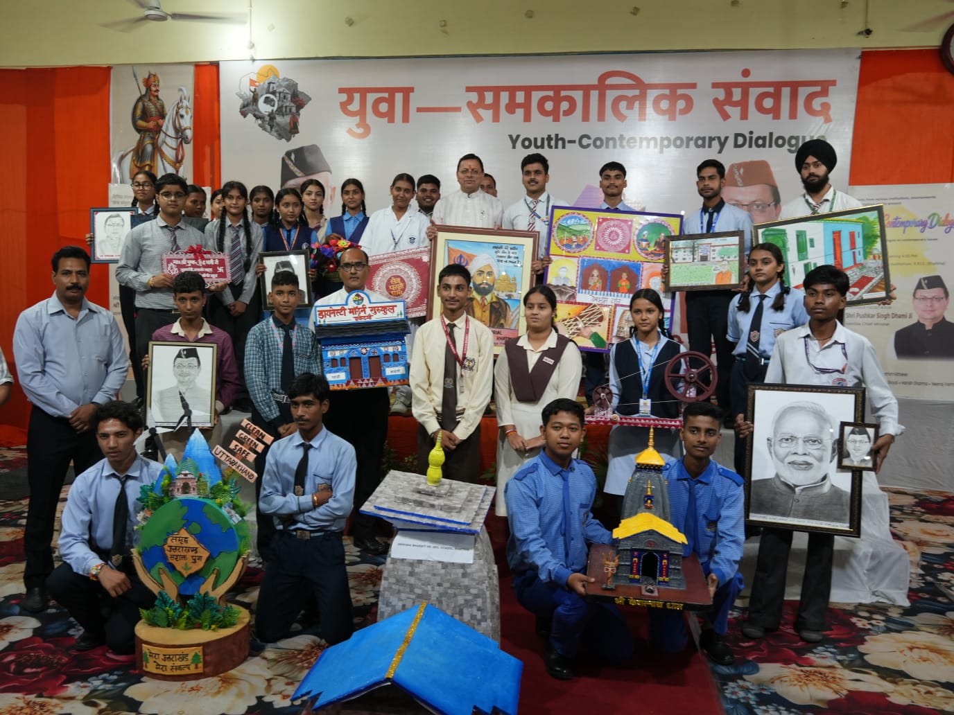 युवाओं ने सीएम धामी से किया बेबाक संवाद, रोजगार से लेकर पर्यावरण और सीमांत क्षेत्रों तक पूछे सवाल