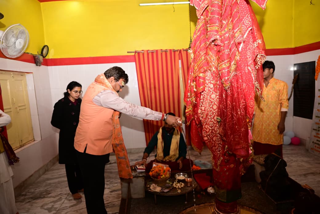 मुख्य सचिव आनंद बर्धन ने गंगोत्री धाम में की पूजा-अर्चना, व्यवस्थाओं का लिया जायजा