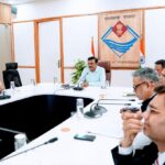 मुख्य सचिव ने जिलाधिकारियों के साथ वीडियो कॉन्फ्रेंसिंग के माध्यम से की समीक्षा बैठक, सरकारी परिसंपत्तियों की अनिवार्य मैपिंग और जियोफेंसिंग के दिए निर्देश